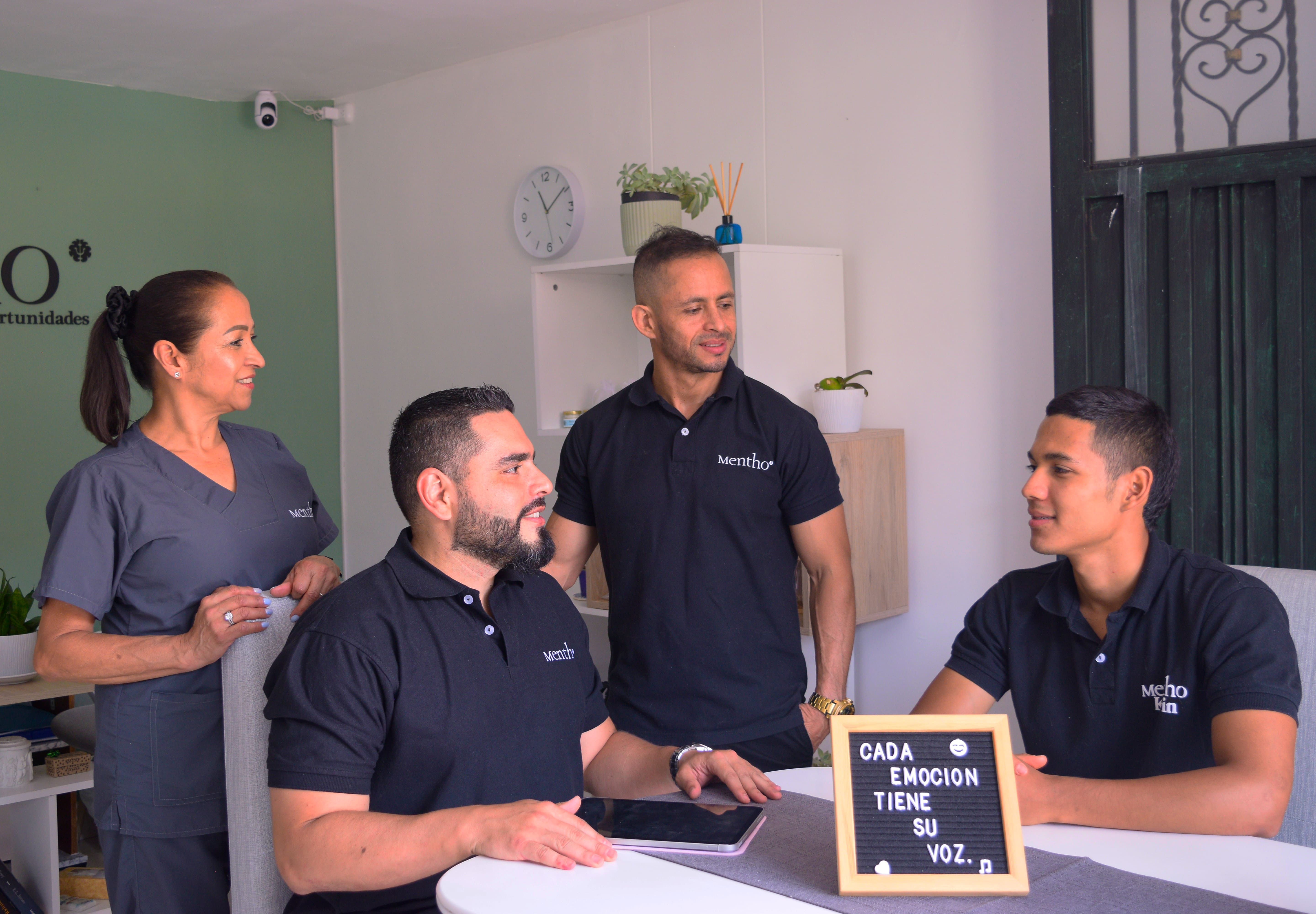 Fundadores de Mentho en una sesión de trabajo